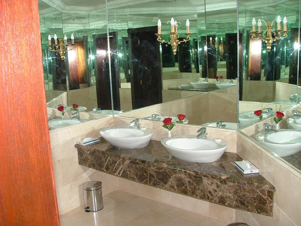 Le Royal Express Salmiya Exterior foto